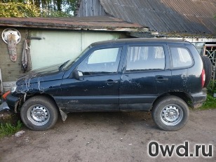 Битый автомобиль Chevrolet Niva