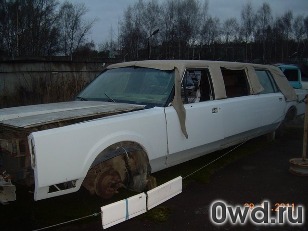 Битый автомобиль Lincoln Town Car