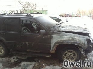 Битый автомобиль Jeep Grand Cherokee