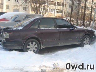 Битый автомобиль Audi 100