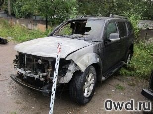 Битый автомобиль Nissan Pathfinder