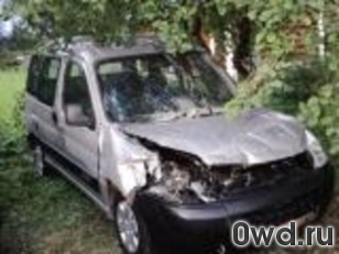 Битый автомобиль Citroen Berlingo